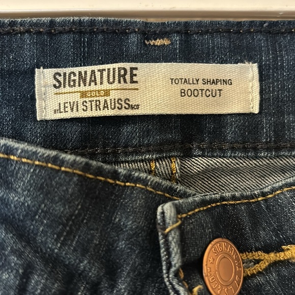 Levi totally shaping bootcut jeans size 33X32 - Picture 3 of 7